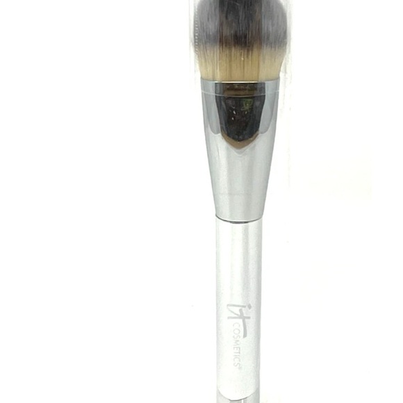 IT Cosmetics Silver Heavenly Luxe  Foundation Makeup Brush - Picture 1 of 4
